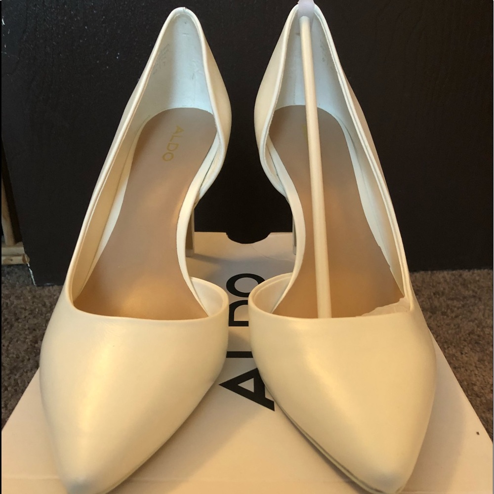 Size 9 white Aldo Palmia
